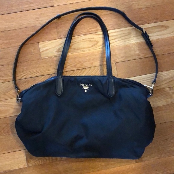Prada Handbags - 🚨Prada nylon crossbody handbag 💯 authentic.🚨
